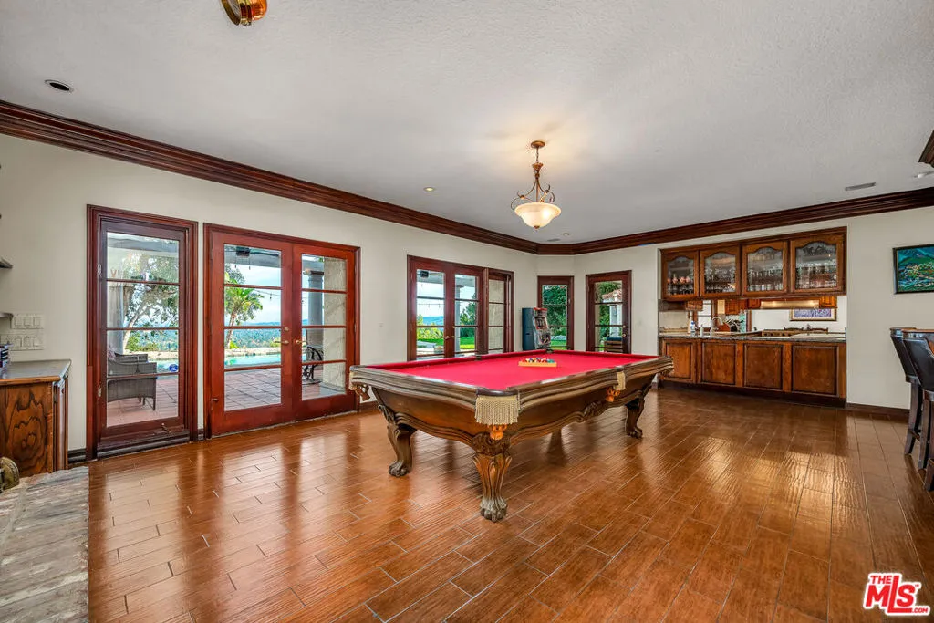 6024 Woodland View Drive, Woodland Hills, California 91367 home-pic-12